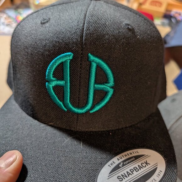 Bundle of hats (mostly brand new!) - Picture 9 of 9